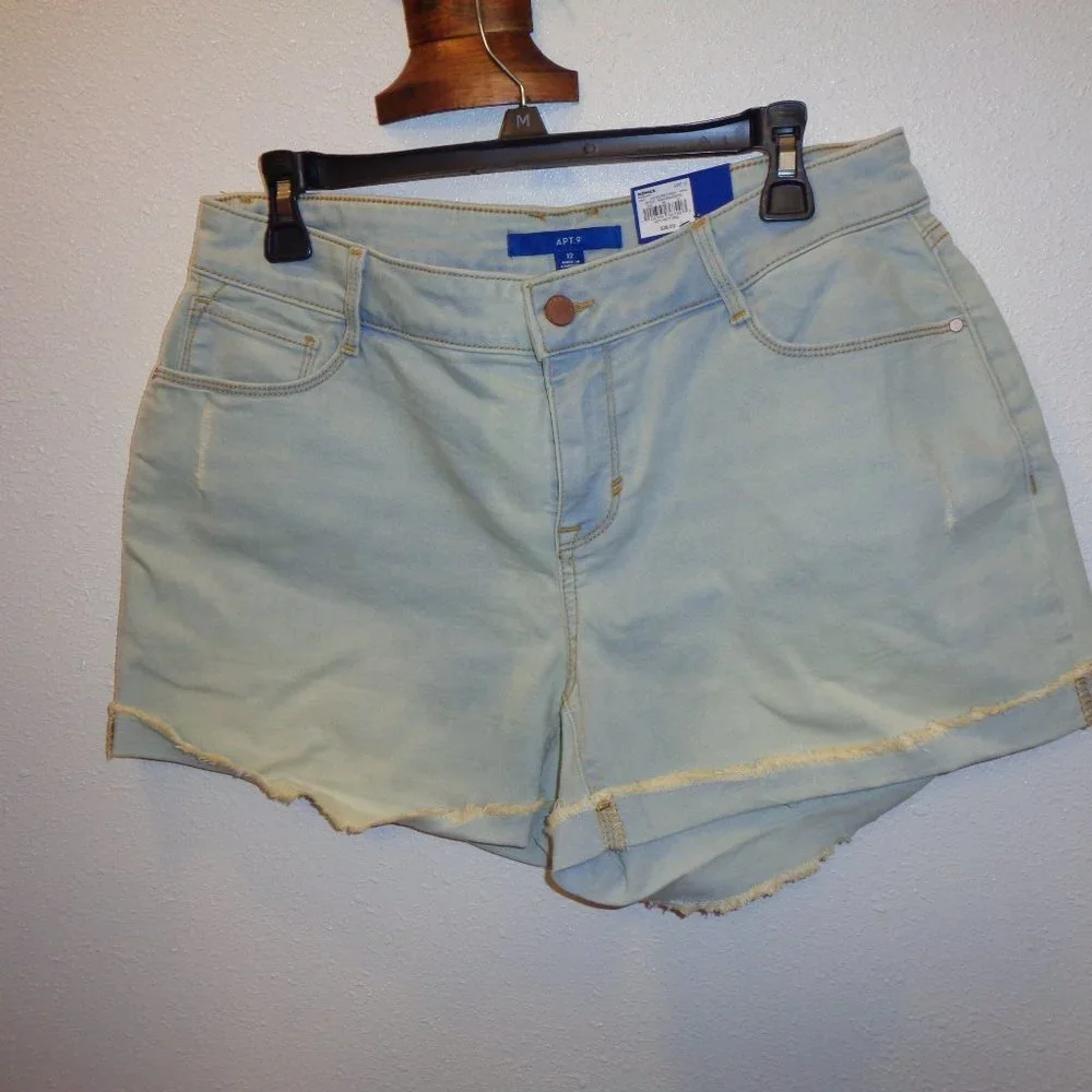 Apt. 9 Women's Jean Denim Shorts  Mid Rise  Size 12 NWT